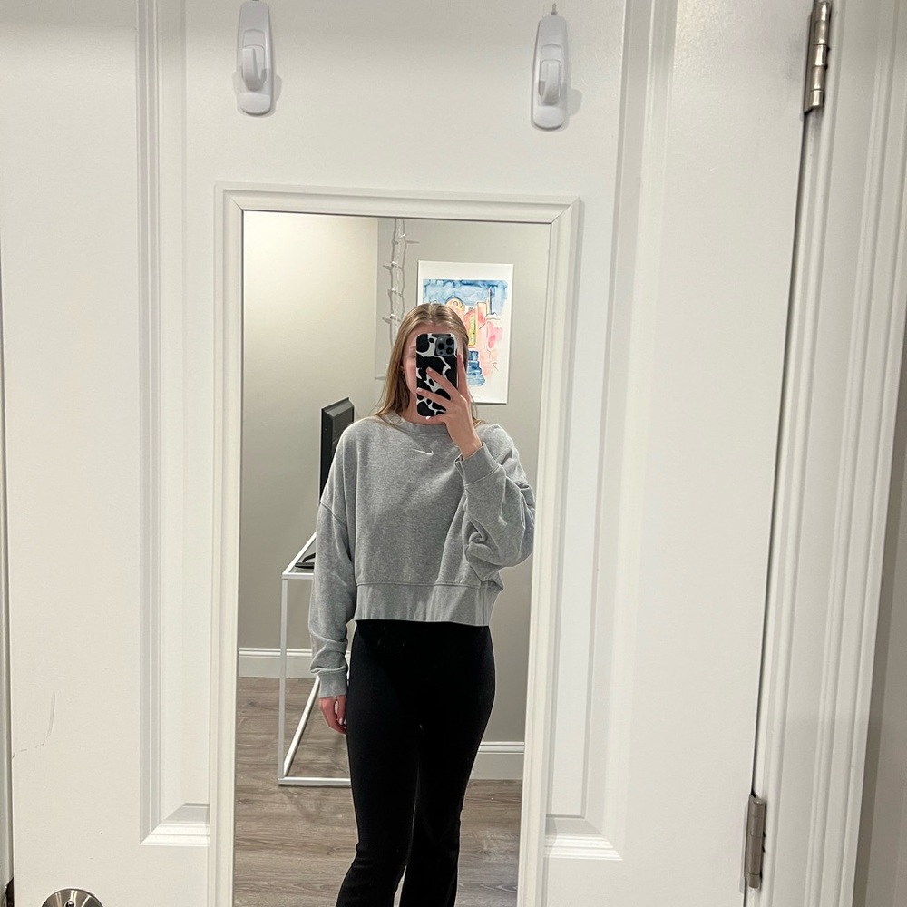 Nike Women's Heather Gray Cropped Sweatshirt
